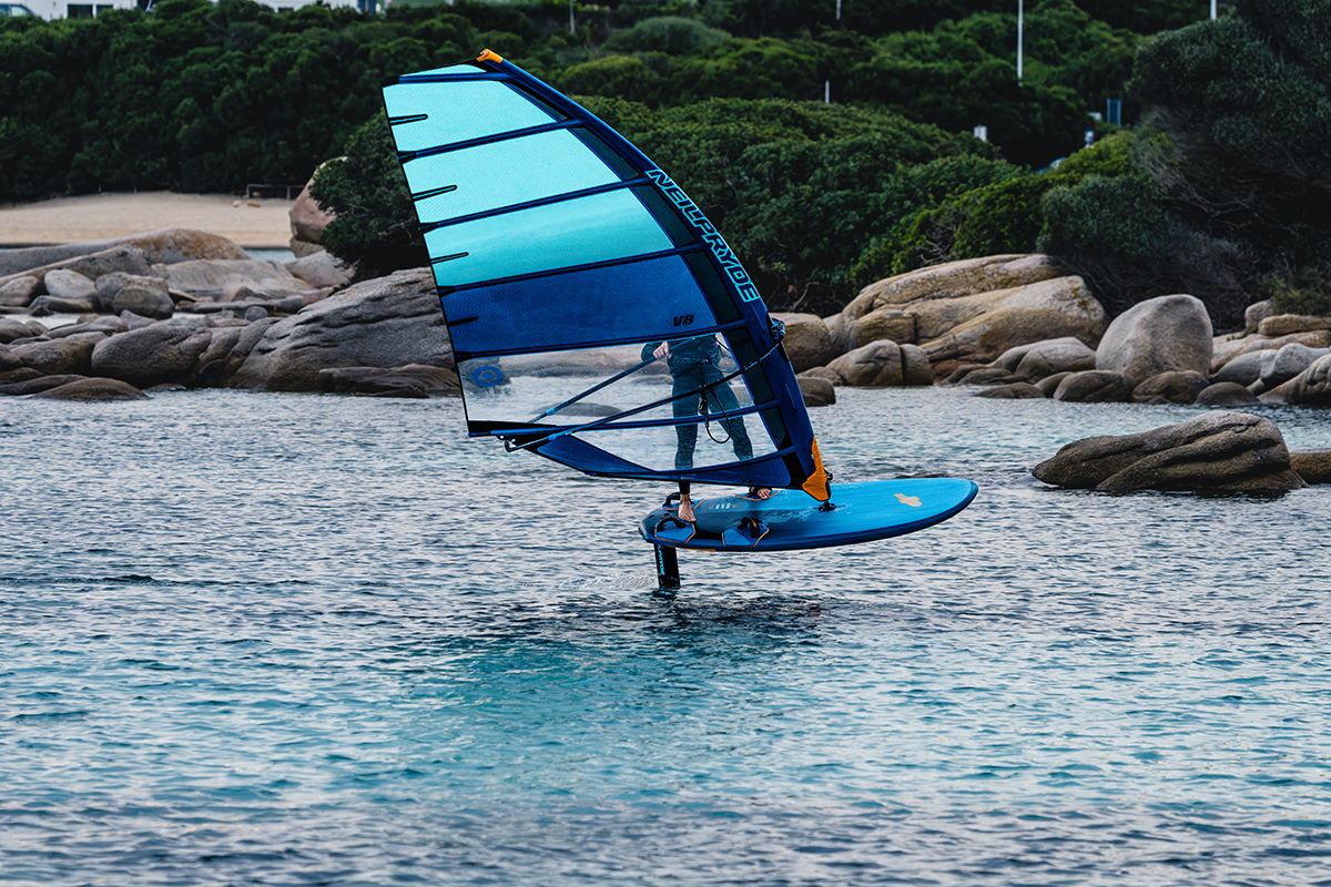v8 neilpryde sails color blue 2024 kembrova plachta na windsurfing